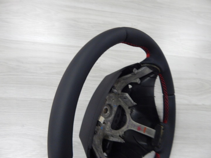 фото №7, Hyundai i30 i - руль - новая кожа красная nić