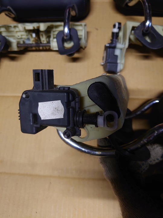 фото №6, Підголівник задньої сидіння sedan mercedes w211 e клас шкіра