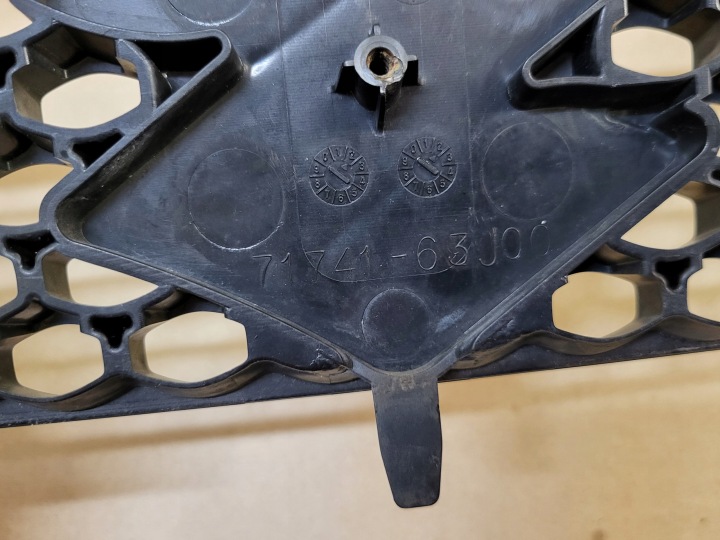 фото №10, Решітка перед решітка радіатора решітка логотип знак suzuki swift mk6 05r.- oem номер