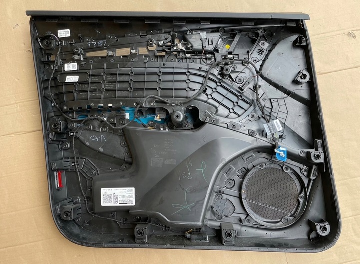 фото №9, Audi q5 80a fy обшивки двері 80a867105a 80a867106a шкіра ідеальні rgb підсвітка.