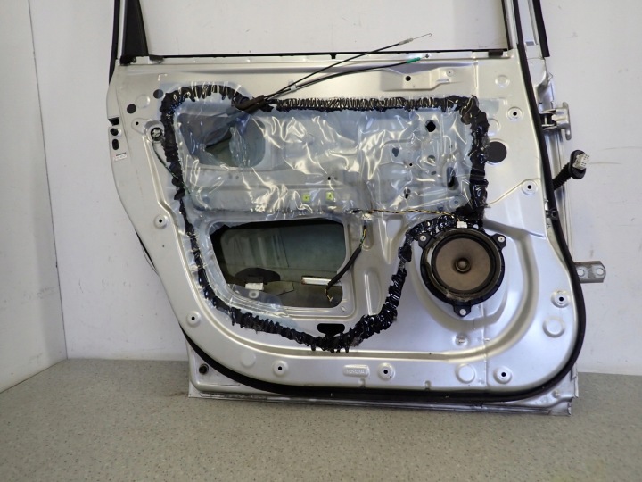 фото №9, Toyota corolla verso 04-09 дверь левые задние 1c0
