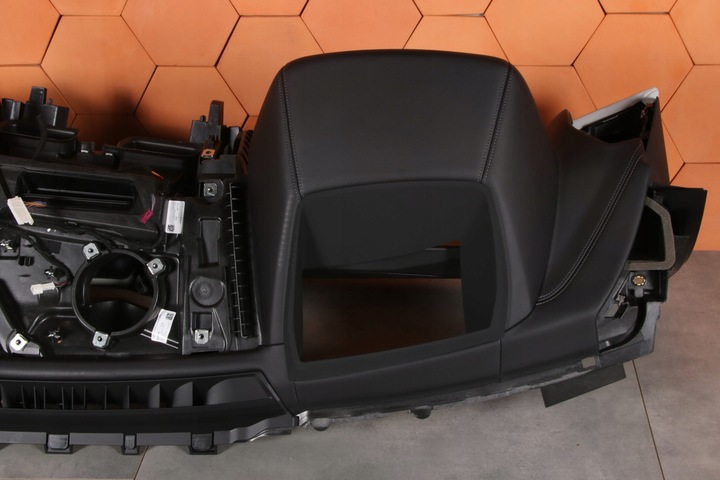 фото №10, Bmw m8 f92 f93 оригінальна панель роздавальна консоль nappa silverstone hud