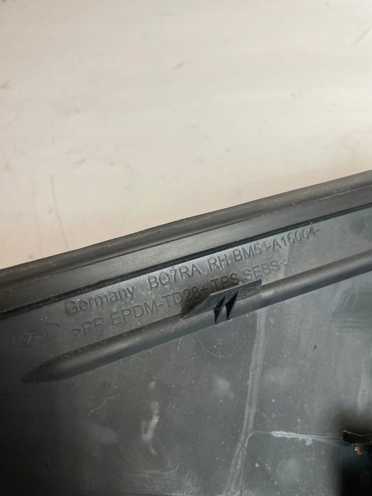 фото №10, Заглушка треугольник маскировочная накладка крыльев правые перед ford focus mk3