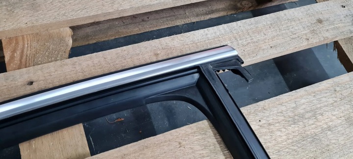 фото №5, S3 8y a3 прокладка стёкла дверь резиновая alu правая правый зад sedan 8y5839432