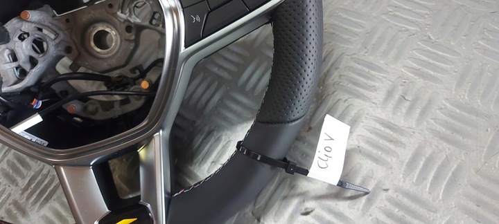 фото №13, Руль лепестки кожа clio v многофункциональный