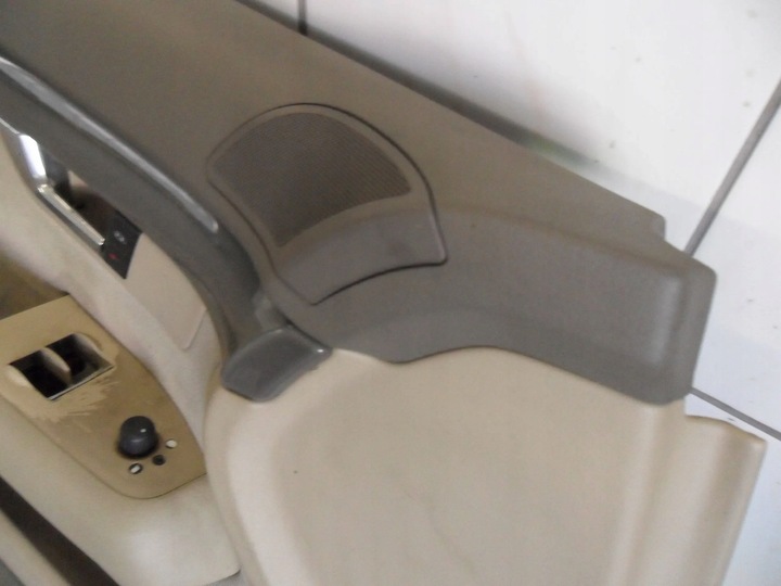 фото №13, Audi a4 b6 2001 обшивка боковина обивка кожа левый перед 8e0867105