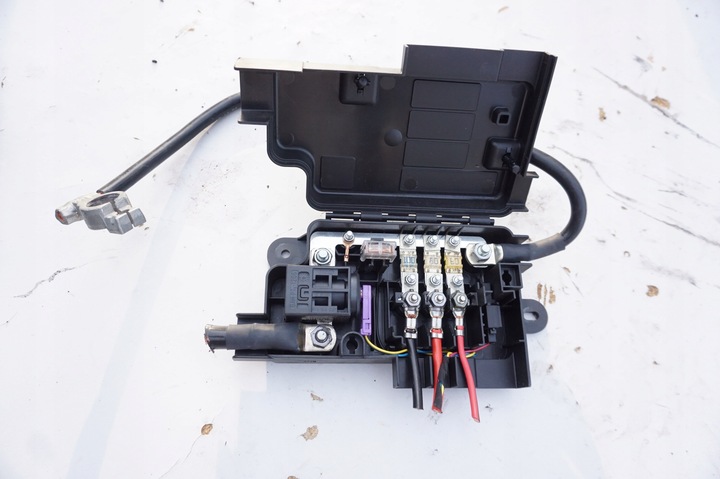 фото №1, Клема плюсова корпус запобіжників passat b6 3.2 v6 fsi