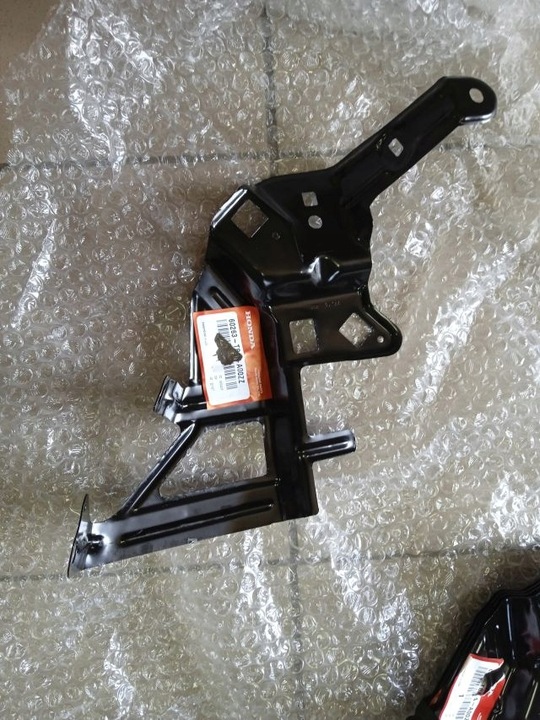 фото №1, Honda civic x крепление крыльев левая передние левый перед оригинал.