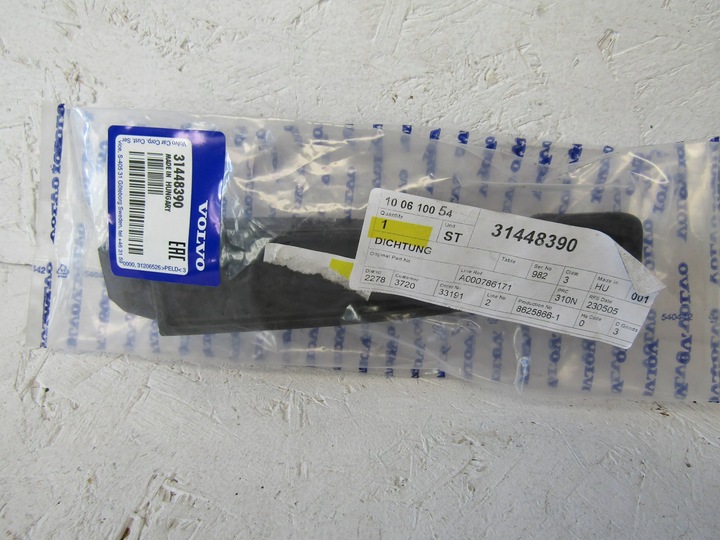 фото №1, Volvo xc40 ii прокладка рейлинг крышный зад правая