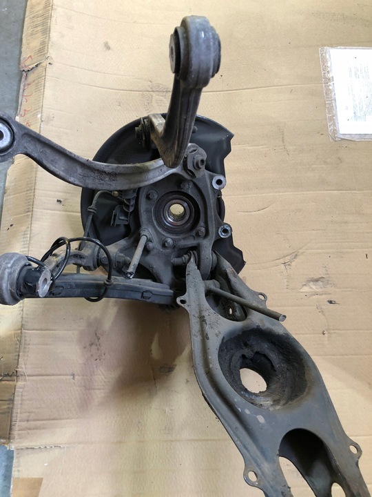 фото №5, Поворотный кулак, ступица prawy1 зад mercedes w204 купе