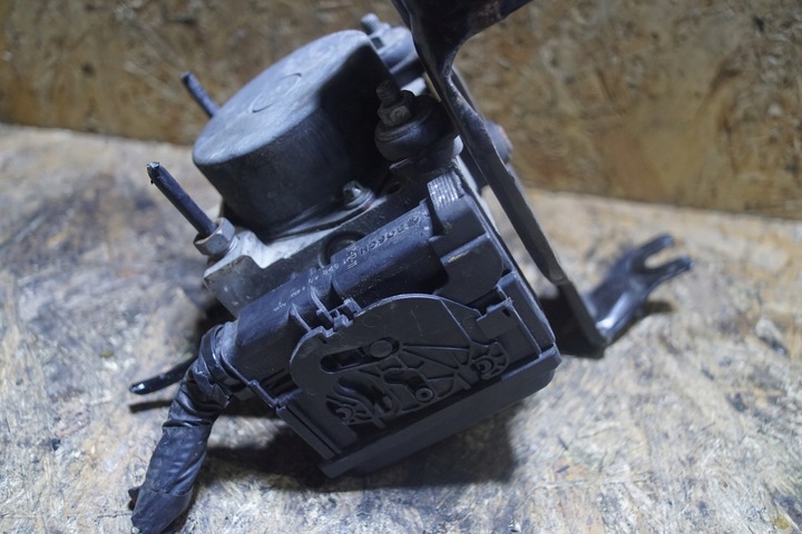 фото №6, Nissan note e11 блок керування насос abs 47660 9u100