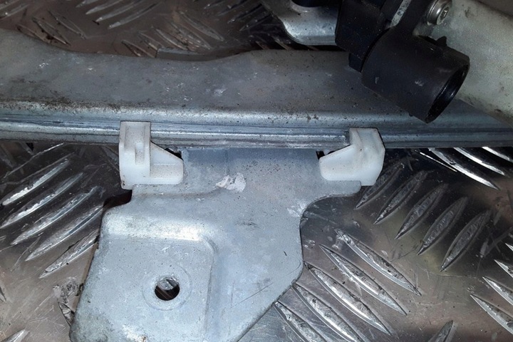 фото №8, Подъемник стекла правых передних дверь dacia sandero 1280008421 1.5l