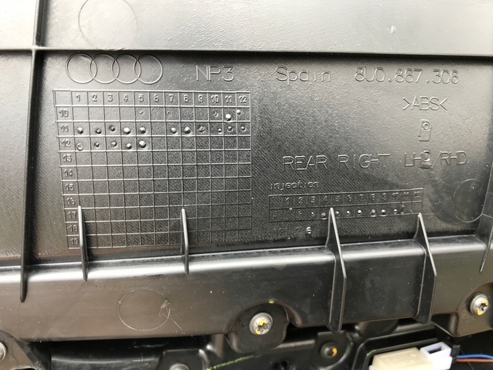фото №5, Боковина двері правий зад audi q3 8u0867306