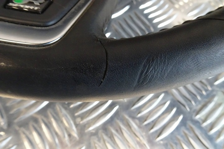 фото №12, Jaguar e-pace r-sport - руль лепестки