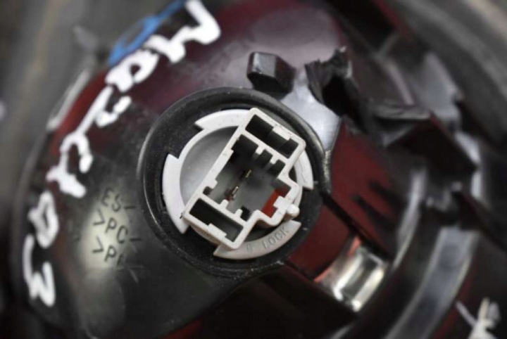 фото №7, Фара правая зад задняя p2913 mazda 3 1 i bk 5d hb рестайлинг 06-09