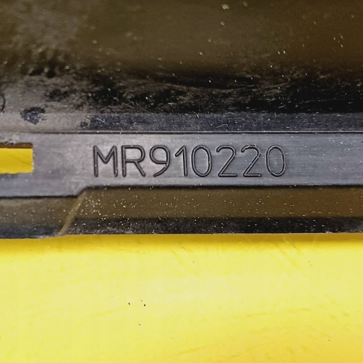 фото №6, Решётка бампера средняя mitsubishi carisma рестайлинг mr910220 nr86