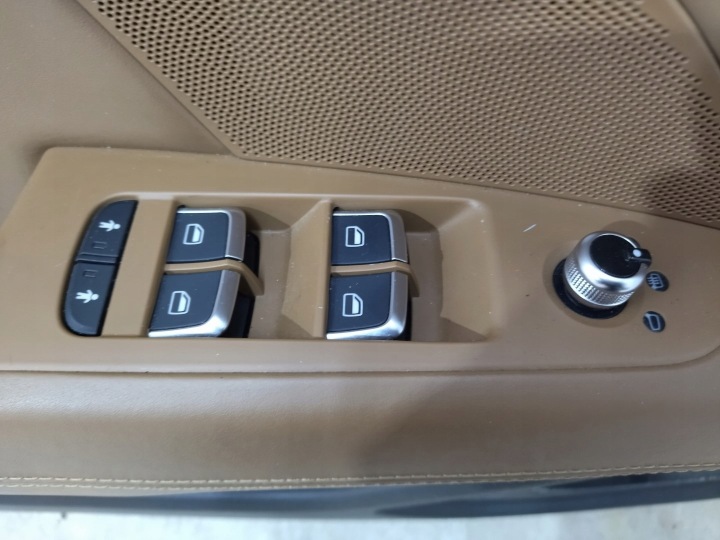 фото №7, 4g8867021 обшивки салону (дверні карти) ліві перед audi a7