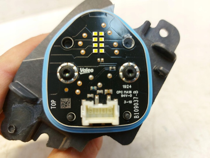 фото №2, Tesla модель 3 модуль led jeż левый b109037-b