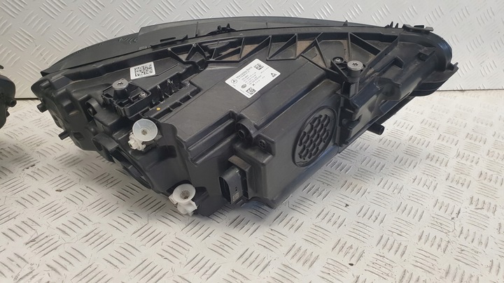 фото №12, Mercedes cla w118 рестайлинг лампа левая правая фара a1189060801 a1189060701