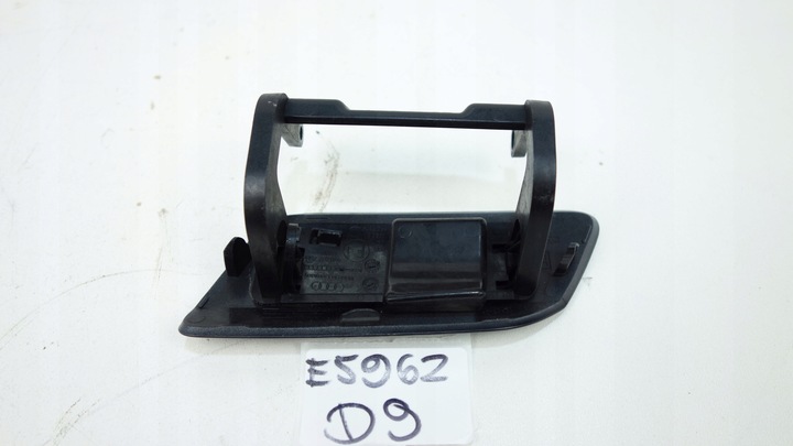 фото №4, Заглушка склоомивача права audi a6 c8 4k0807788b