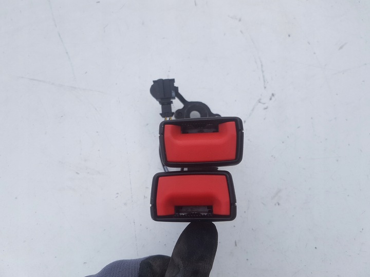 фото №1, Audi a3 8v 13r- застібки ременя зад задні