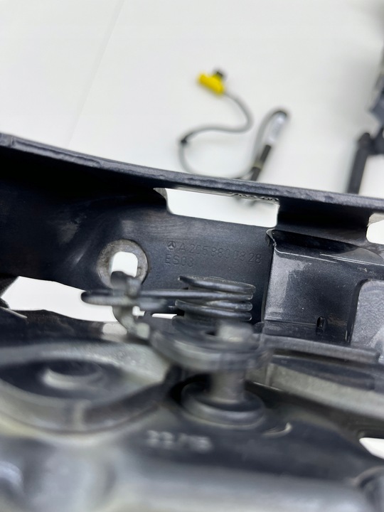 фото №9, Mercedes w205 петлі капота патрони l+p комплект kolor-755 a2058800828