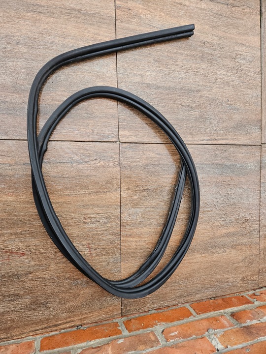 фото №1, Jeep commander 5-10r xk прокладка крышки багажника