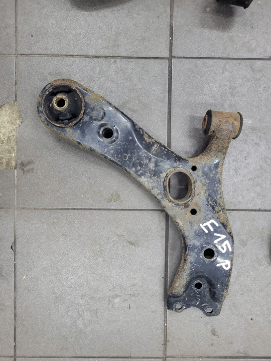 фото №1, Toyota corolla e15 рычаг правый перед