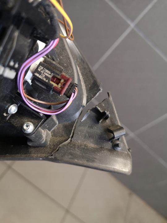 фото №12, Крышка розетка зарядного audi e-tron 4ke810001