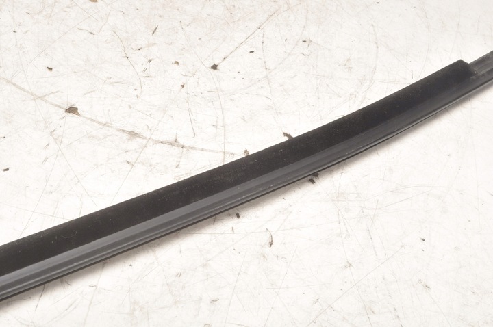 фото №8, Volvo s60 iii планка скла прилегла до скла задня права