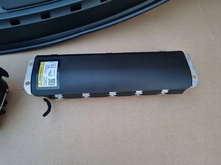 фото №7, Volvo xc40 панель консоль оригинал ремни подушка безопасности водитель пассажир коленный