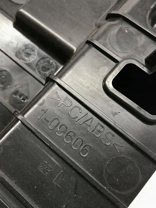 фото №8, Mercedes gla ii h247 захист обшивка стійка середній зад праві a2476908200