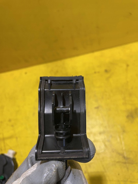 фото №8, Mini one - cooper купе r56 2009 замок дверь левый зад