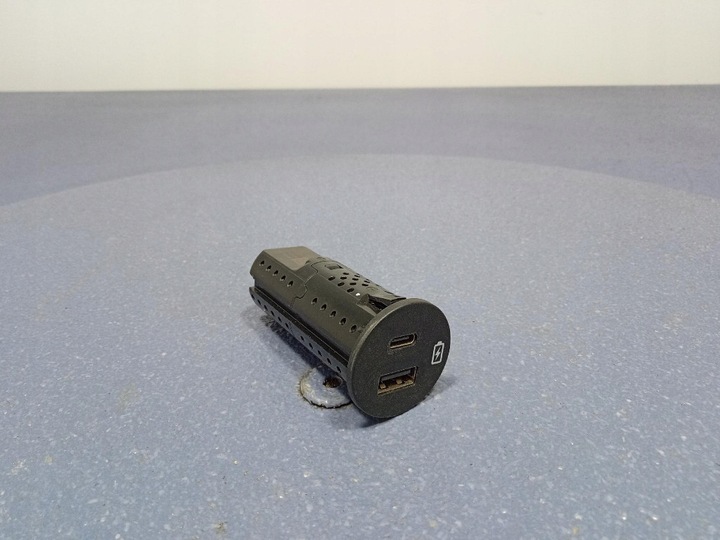 фото №1, Ford mustang mach-e гніздо port usb lu5t19j211aa