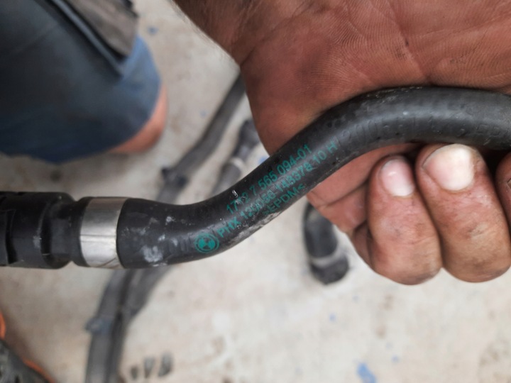 фото №8, Bmw x1 e84 2.0 20i провода шланг воды термостат kpl