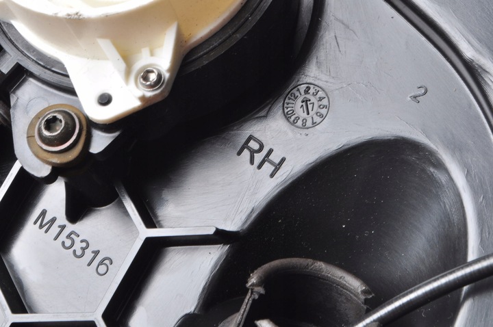 фото №11, Bentley bentayga audi q7 доводчик дверь правый зад задний 4m0837004a