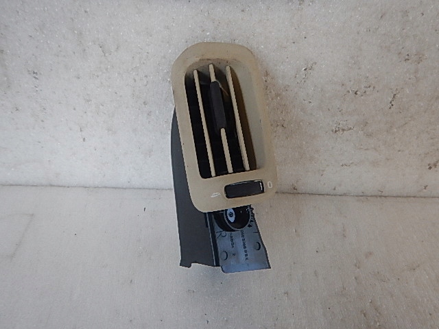 фото №1, Volvo v70 s80 d5 ii iii 07- решітка повітропровід права