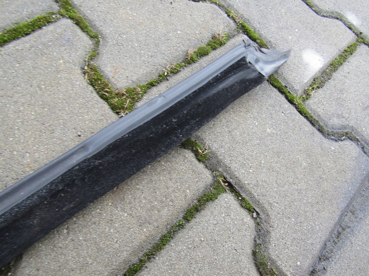 фото №8, 8 mercedes clk w208 права передня гумова прокладка кузовна двері