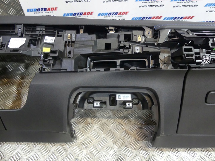 фото №10, Bmw x1 u11 панель роздавальна консоль чорна sensatec szew синій hud