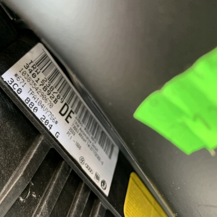 фото №11, Торпедо раздаточная капот консоль европа подушка подушка vw passat b6 3c 09r
