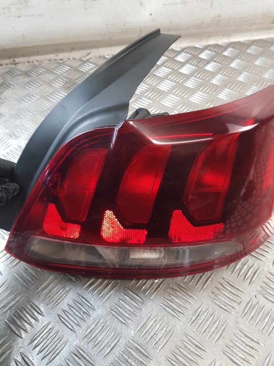 фото №16, Фара права зад + вкладка 9817299580 peugeot 301 рестайлінг 18r- sedan європа