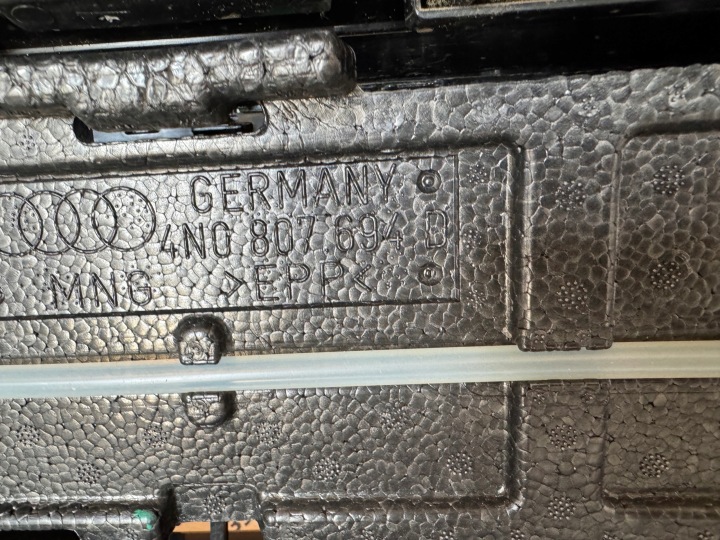 фото №13, Audi a8 d5 4n 60tfsi 460 km бампер перед передній pdc решітка q0q0 4n0807697