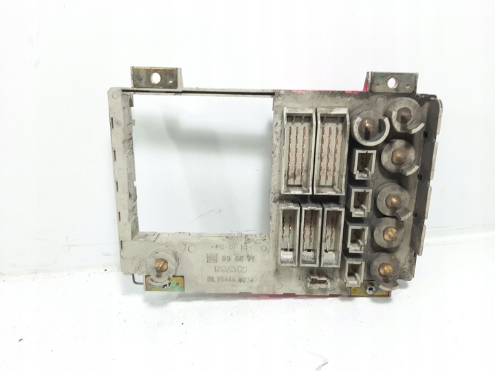 фото №12, Man tga 410 a 00r 301kw 12.0 коробка предохранителей 81254446074