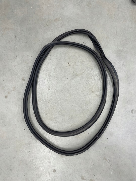 фото №1, Прокладка крышки багажника q5 80a оригинал sportb