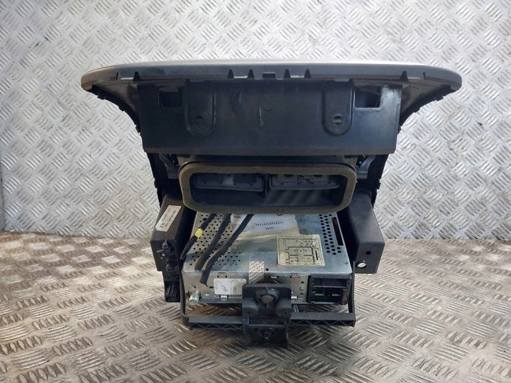 фото №5, Радио проигрыватель + панель воздуховод + рамка подстаканник polo iv 1j0035152f