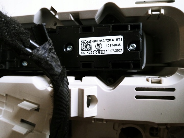 фото №8, Audi q3 лампочки стеля 2020-2023r 81a947135cf