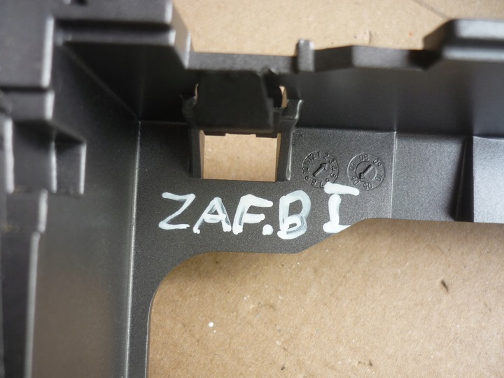 фото №16, Рамка средняя консоли радио opel zafira b 13162556 красивая европа