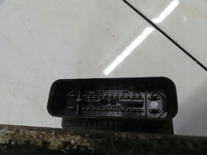 фото №6, Vw caddy iii 2.0 sdi 2004 блок управления abs 2k0907379a