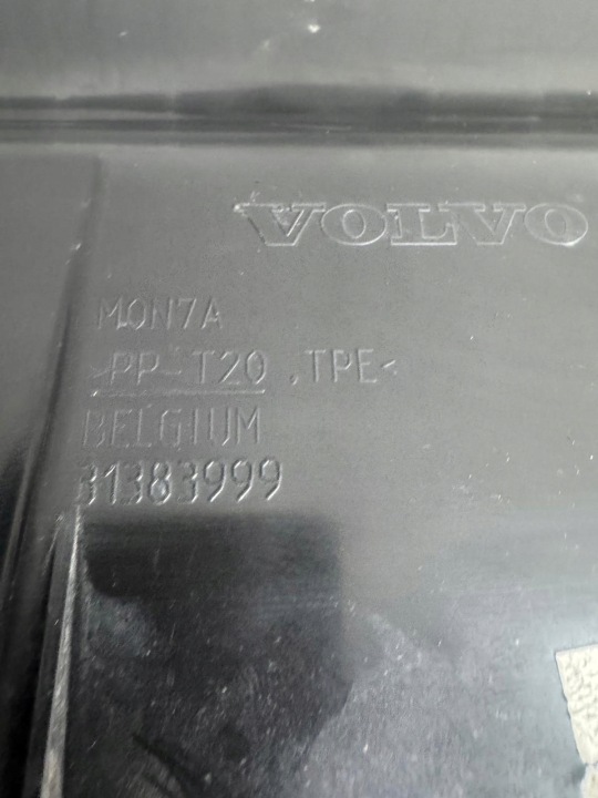 фото №10, Кермо повітря забірник  volvo v40 ii 2012-2018 2.0 d4 31383999