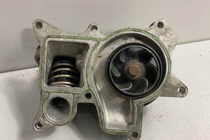 фото №8, Водяна помпа  bmw 5 e60 1234567 2.0l дизель 2005